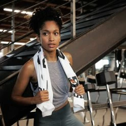 WinCraft Chicago Bears On-Field Gatorade Towel 7 WinCraft Chicago Bears On-Field Gatorade Towel -Fanatics DSCO1140777694 0000 ALT2