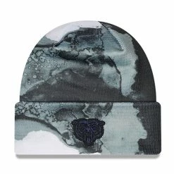 New Era Men's Black Chicago Bears 2022 Sideline Ink Dye Tonal Cuffed Knit Hat 7 New Era Men's Black Chicago Bears 2022 Sideline Ink Dye Tonal Cuffed Knit Hat -Fanatics DSCO1152865003 1007 ALT2